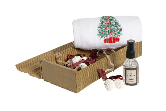 6'LI KOZALAK KOKU TAŞI/ÇAM AĞAÇ NAKIŞLI HAVLU 50x75 cm KUTULU SET BEYAZ - 1