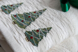 İKİLİ 45X70 cm ÇAM AĞAÇ NAKIŞLI HAVLU BEYAZ-K.YEŞİL - 4