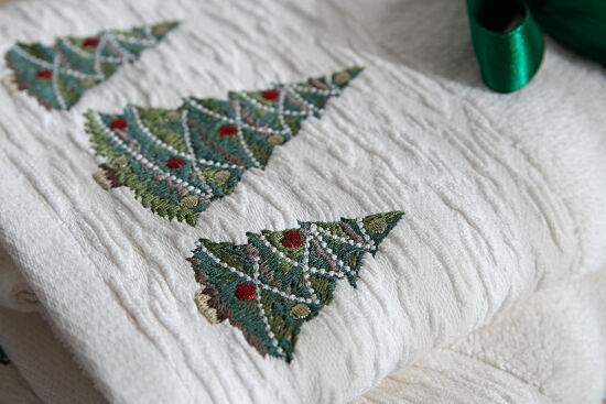 İKİLİ 45X70 cm ÇAM AĞAÇ NAKIŞLI HAVLU BEYAZ-K.YEŞİL - 4