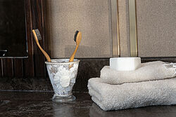 İRİNA BANYO SET KREM (SIVI SABUNLUK-DIS FIRCALIK-PAMUKLUK) - Thumbnail