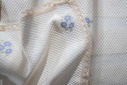 LAGOS DANTELLİ PİKE-YATAK ÖRTÜSÜ 240x250 KREM-MAVİ - 3