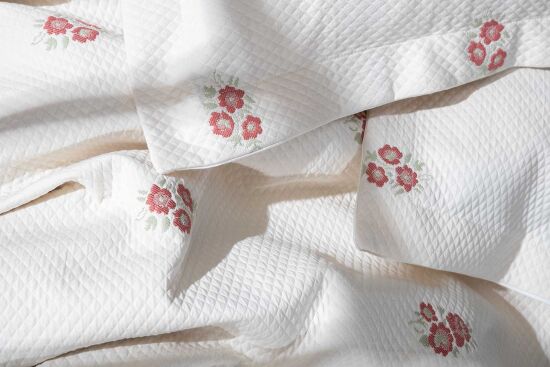 LAGOS PİKE-YATAK ÖRTÜSÜ 240x250 3 PRC KREM-KIRMIZI - 3