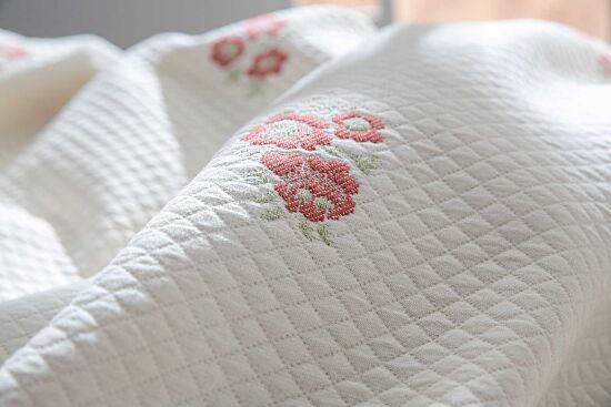 LAGOS PİKE-YATAK ÖRTÜSÜ 240x250 3 PRC KREM-KIRMIZI - 4