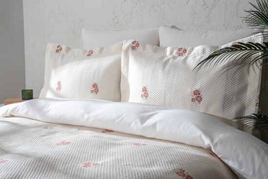 LAGOS PİKE-YATAK ÖRTÜSÜ 240x250 3 PRC KREM-KIRMIZI - 2